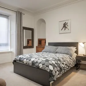  Apartment Hutch 2 Bed United Kingdom