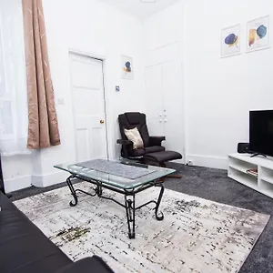 Apartment The Summit West End- Elegant With Free Parking In Prime Location United Kingdom